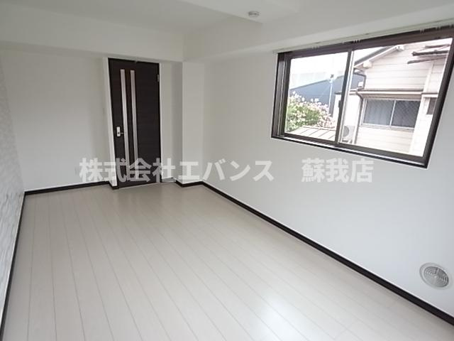 【寝室】 | フォルセーヌ本千葉 | 開放的な寝室です