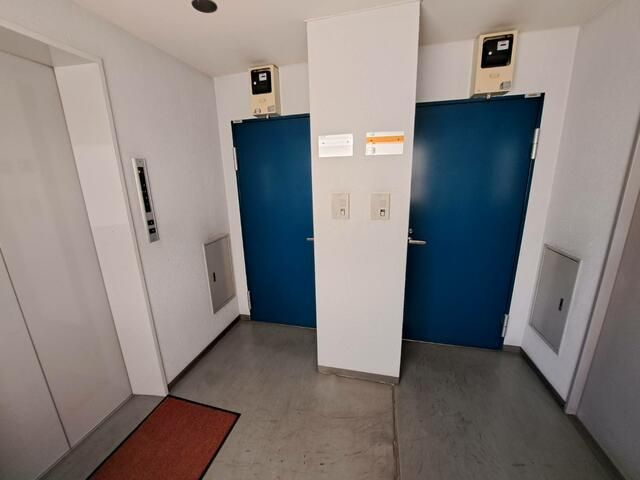松屋ビルのエントランス