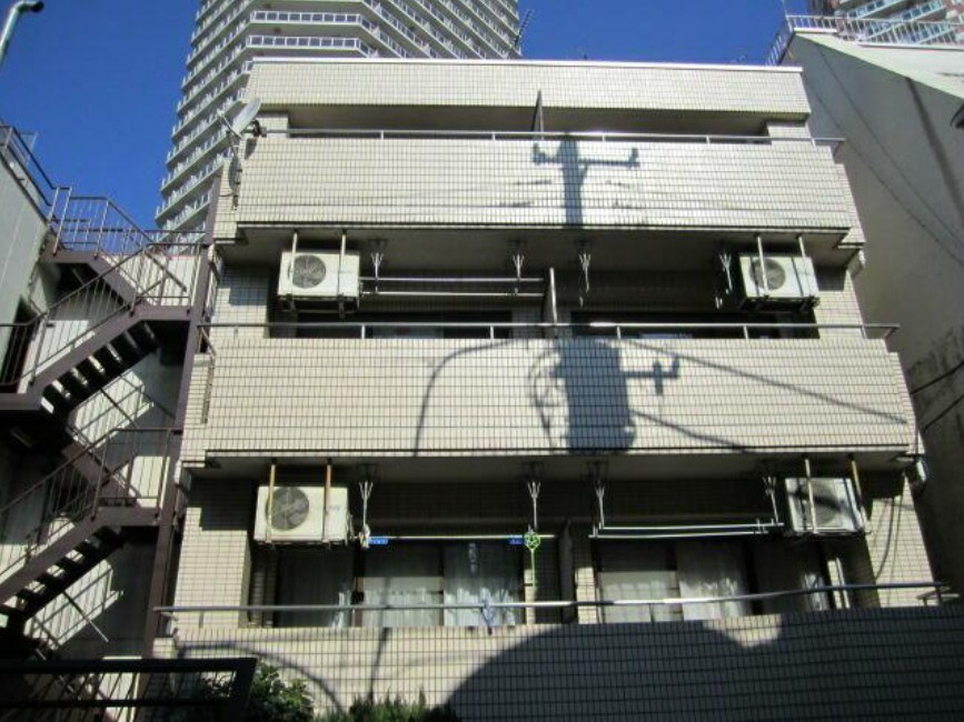 ドミール近松の外観