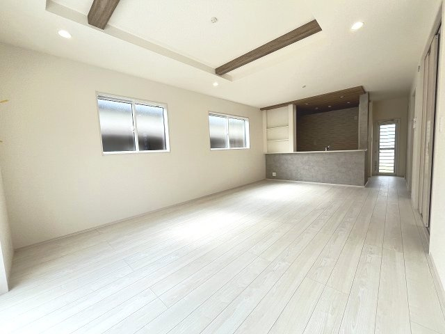 【居間・リビング】 | 福岡市南区曰佐3丁目　2号棟（全4棟）【仲介手数料無料・0円】 | 施工例。施工例は完成時と異なる場合があります。