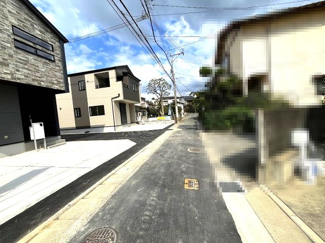 【その他】 | 福岡市南区曰佐3丁目　2号棟（全4棟）【仲介手数料無料・0円】 | 現地写真。前面道路です。
