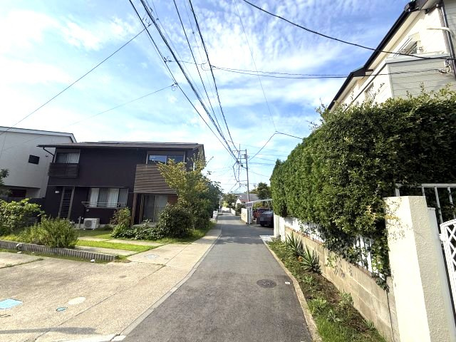 ミラバス・ミラブルZERO搭載　ZEH水準エネルギーハウスの周辺|緑の多い住宅街