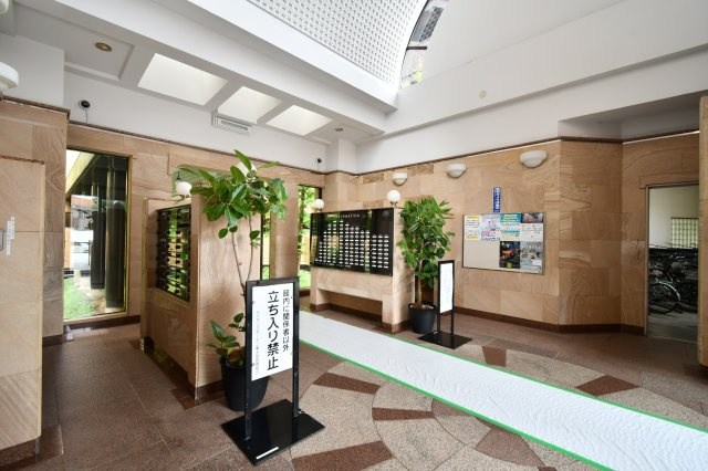 ライオンズガーデン東大宮弐番館のエントランス|『物件を今日見てみたい』といった当日のご案内、同条件などの物件、他社様掲載物件もご紹介可能！一日でまとめて内覧したい方、ぜひ当社までお問い合わせ下さい。スタッフ一同皆様のご連絡お待ちしております！