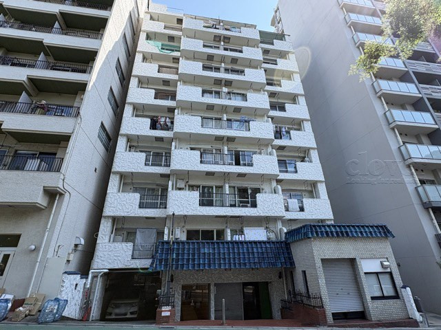【外観】 | マンションヴィップ四谷 | 手入れの行き届いた外壁やエントランスなど、「見ればわかる」レベルで清潔感を保ったマンションです。築年数を感じさせない姿で皆様をお出迎えします。～即日のご見学可能～　お問合せはお気軽にどうぞ。