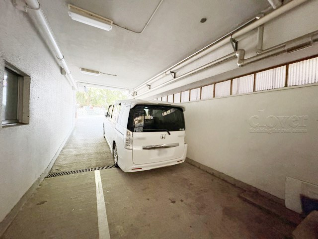 【駐車場】 | マンションヴィップ四谷 | マンションの駐車場スペース。空きの有無や駐車料金、サイズ規定などについては、改めてお問い合わせください。～即日のご見学可能～　お問合せはお気軽にどうぞ。