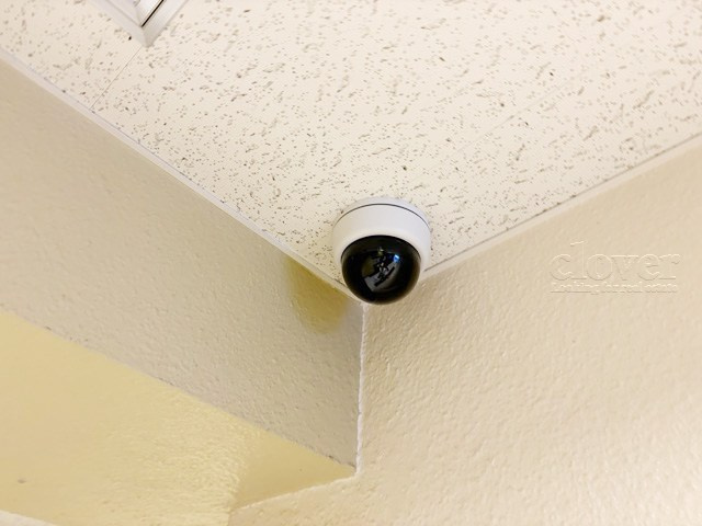 【防犯設備】 | マンションヴィップ四谷 | 建物や敷地の隅々に目を光らせる防犯カメラが設置されています。現地を見学される際には、カメラの存在やその台数にも意識を払ってみてください。～即日のご見学可能～　お問合せはお気軽にどうぞ。