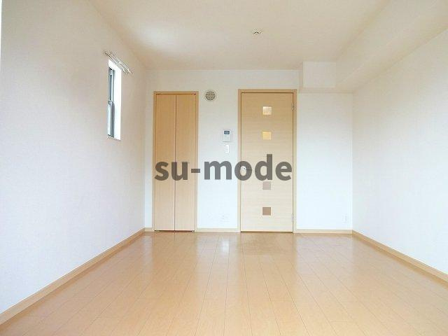 プレジェーネ一津屋の寝室