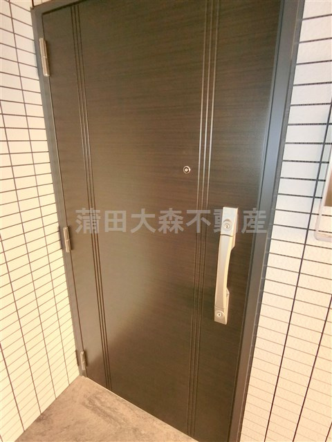 ドゥーエ大鳥居WESTの玄関