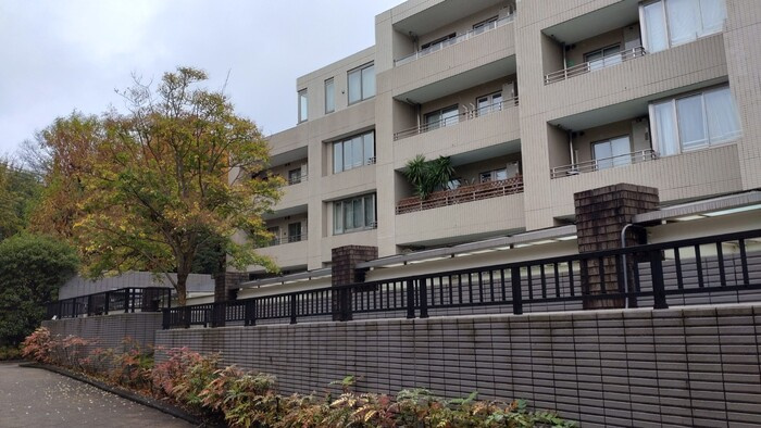 世田谷区成城４丁目のアパートの外観
