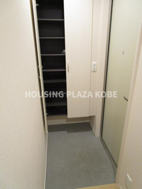 ラ　メゾンアンソレイエ板宿の玄関