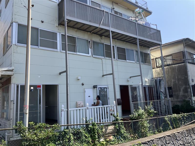 腰越２丁目テナントの外観