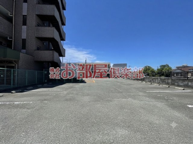 クラウンⅡ津福の駐車場|駐車場完備です
