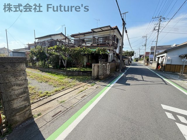 三郷市彦成1丁目　建築条件無し売地の前面道路含む現地写真|前面道路含む現地写真です。