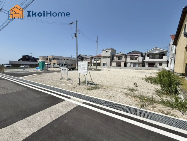 明石市松江　3号地　新築戸建の駐車場|●年中無休：当日予約可●前面道路は約5ｍございます！フラットな土地です！建物はオール電化住宅！