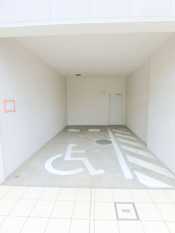 メゾンドアーク南大井の駐車場