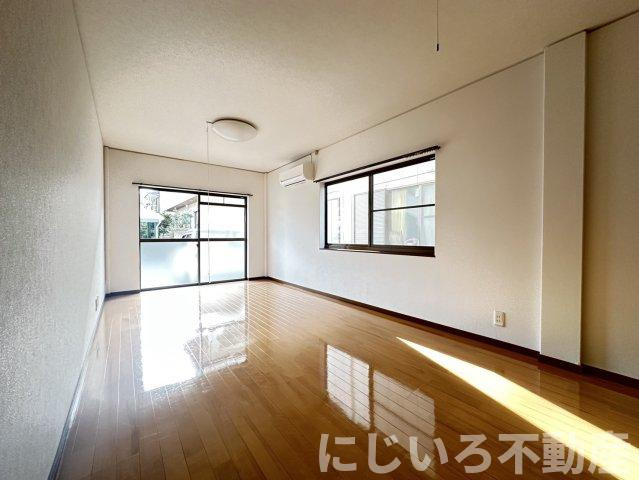 井村ハイツⅡの居間・リビング