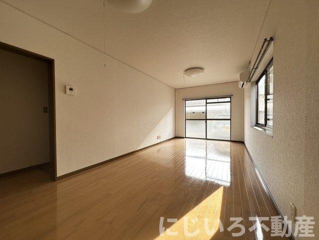 井村ハイツⅡの居間・リビング
