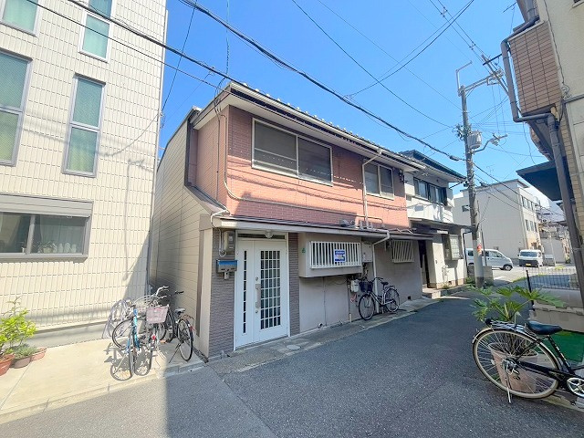 西中島2丁目貸家の外観