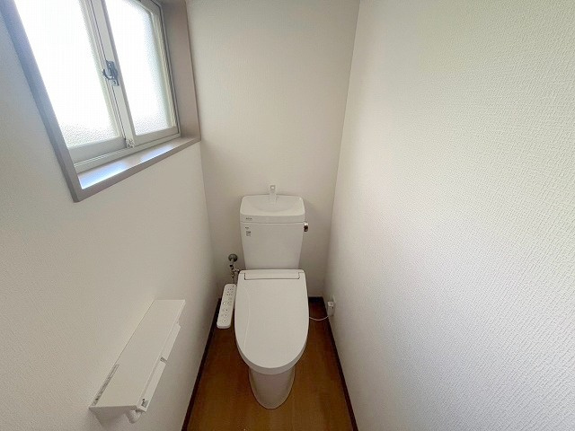 西中島2丁目貸家のトイレ