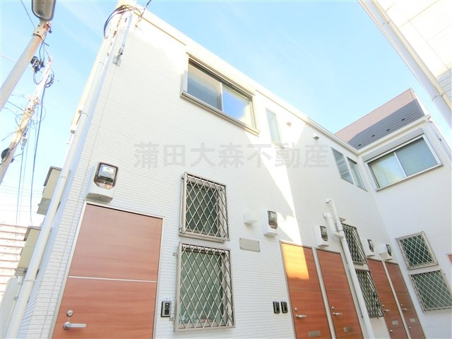 ブルーミングコート蒲田の外観|2014年12月築　木造2階建て総戸数5戸の人気賃貸アパート
東京都大田区西六郷1丁目　京浜急行本線雑色駅徒歩8分　JR京浜東北線蒲田駅徒歩18分