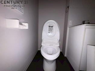 温水洗浄便座付きのトイレです♪