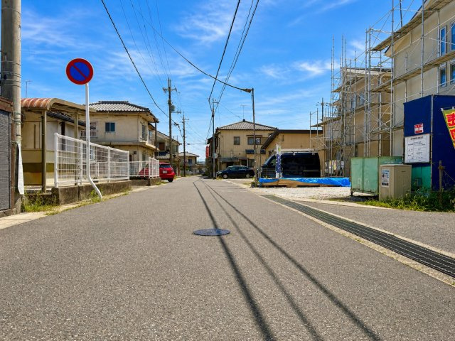 近江八幡市八幡町の前面道路含む現地写真