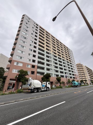 ちょっと癖ある間取りだからこそ、好きな人には刺さる！横浜特有の眺望も良く、この地に住めるコト、当たり前ではないんです！！な、【パークホームズ東神奈川ステーションアリーナ】リノベーションの外観|きれいな外観です