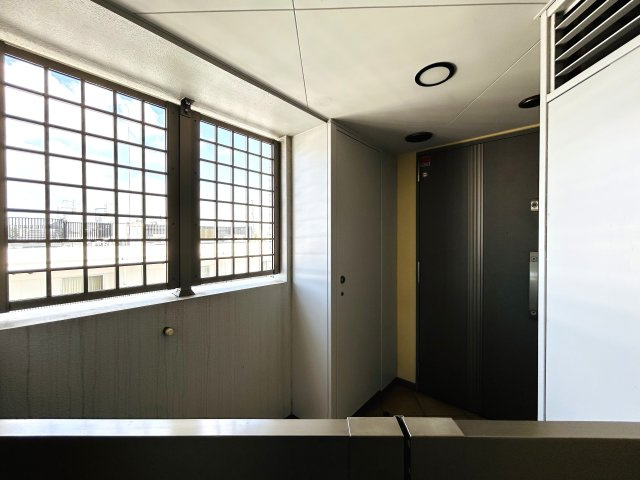 なんといってもこの立地◎東神奈川駅まで徒歩３分！東神奈川からJRで横浜駅まで３分！行ってきますから横浜駅まで10分て！要は最高ってこと。な【リノベ／パークホームズ東神奈川ステーションアリーナ】の玄関|毎日通る玄関はこちらです