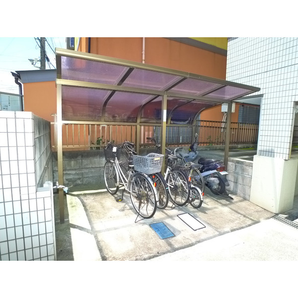 広尾レジデンスの駐車場