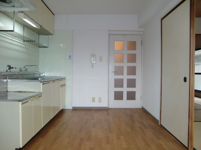 神戸市灘区高徳町１丁目の賃貸マンションの居間・リビング