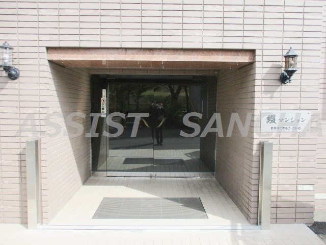 綴マンションのエントランス