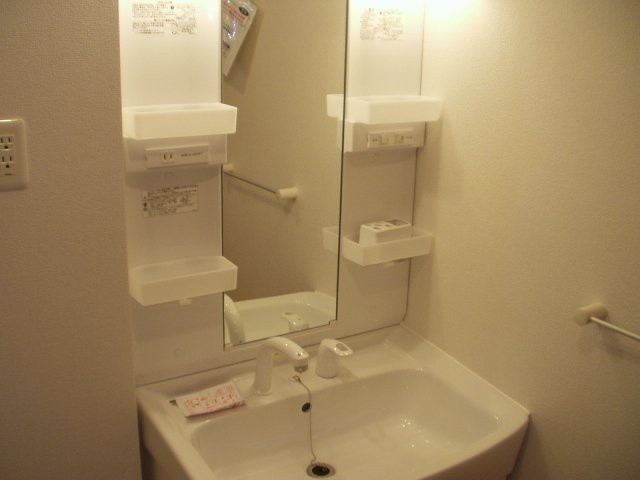 アルカンシェル東台　Ａ棟の独立洗面台|洗面所