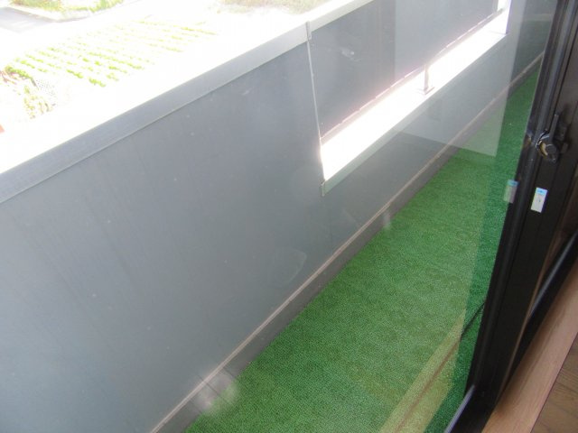 山形市南館西のアパートのバルコニー