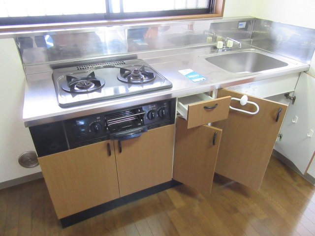 山形市南館西のアパートのキッチン