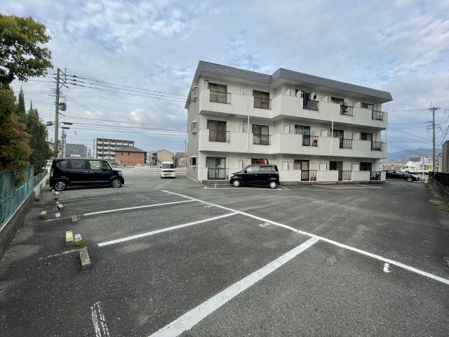 ラバンリュ東合川の駐車場|駐車場があるので、車を買う予定の方も安心です