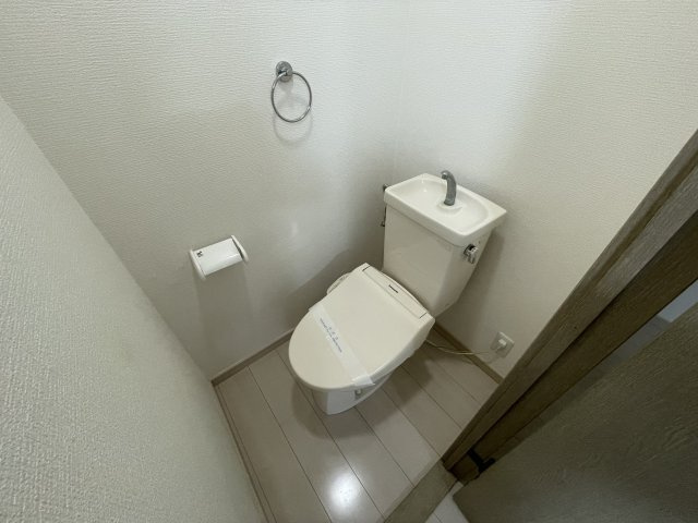 ラバンリュ東合川のトイレ|ゆったりとした空間のトイレです