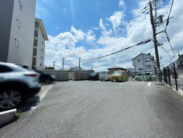 北摂マンションの駐車場|マンションの駐車場です