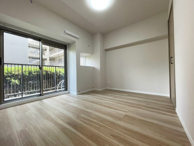 北摂マンションの洋室|明るい洋室です