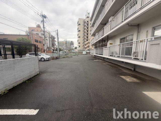 リリアン千里南の駐車場