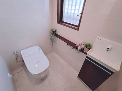 【トイレ】 | 福津市西福間3丁目戸建 | トイレ空間も広めです！