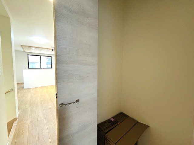 建物面積120㎡超なだけあってどこを見ても広々～♪街中の暮らしに疲れた時には、スカイバルコニーで広い空を眺めてみるのも良き☆生活利便性と落ち着きある暮らしを兼ね備えた【神奈川区松本町4丁目新築戸建】の収納|収納があります
