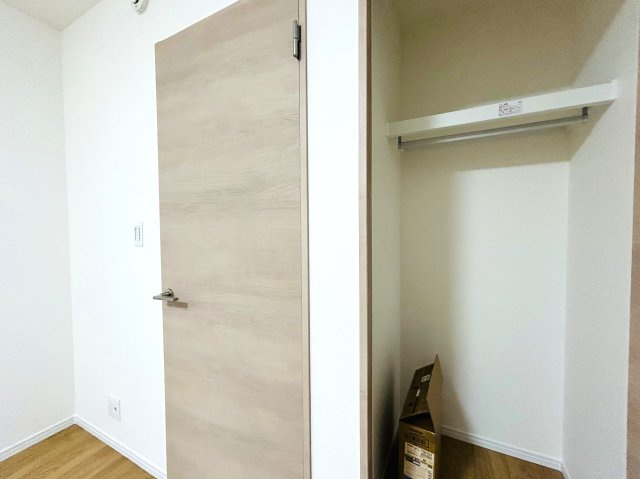 建物面積120㎡超なだけあってどこを見ても広々～♪街中の暮らしに疲れた時には、スカイバルコニーで広い空を眺めてみるのも良き☆生活利便性と落ち着きある暮らしを兼ね備えた【神奈川区松本町4丁目新築戸建】の収納|小物を収納するのに便利です