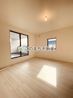 【洋室】 | 下野上大領 | 同社施工物件写真。※建具やフローリング、その他仕様が異なる場合がございます。