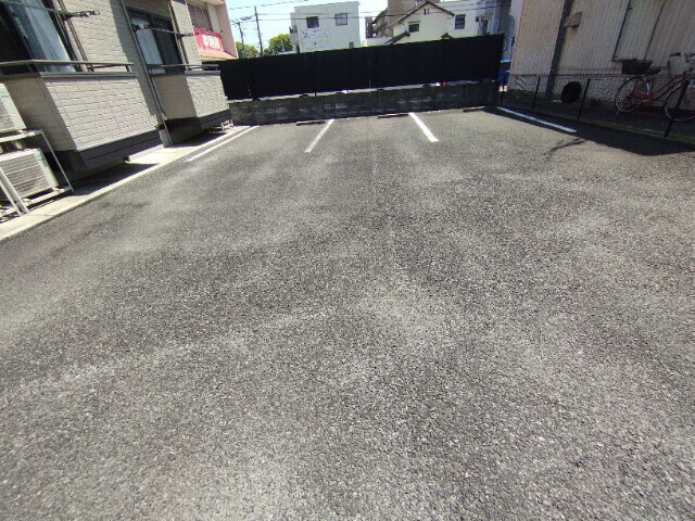 ルーチェ錦　Ａ棟の駐車場