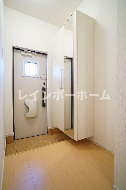 プリムヴェールの玄関|収納もある玄関です
