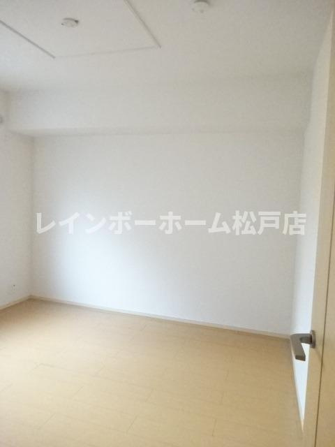 アリエッタ柏の寝室|広くて明るい寝室