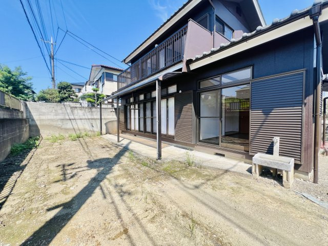 高崎市剣崎町の庭|広々としたお庭は、家庭菜園やBBQなども楽しめます♪