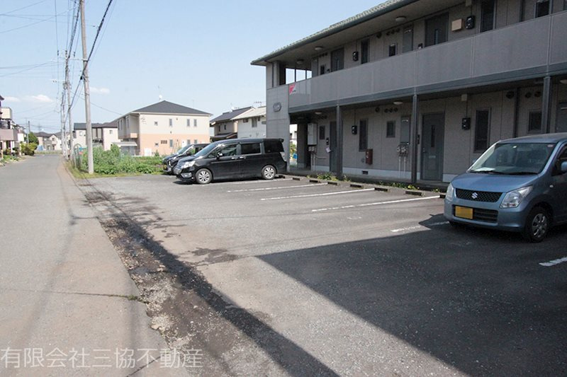 バリュージュ島崎の外観|敷地内駐車場付
