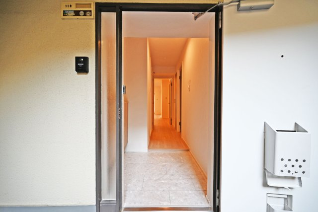 ダイヤシャトー千里の玄関|きれいにリフォームされた住まいで、即お引渡し可能です。