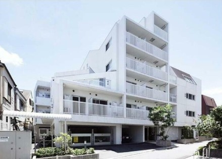 【外観】 | コンフォリア中野 | 鉄筋コンクリート造のがっちりとした建物。